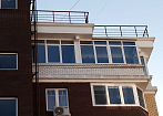 Балконы с нестандартными задачами для нас являются повседневными задачами.Балкон с множеством угловых соединений и утепленная крыша. mobile